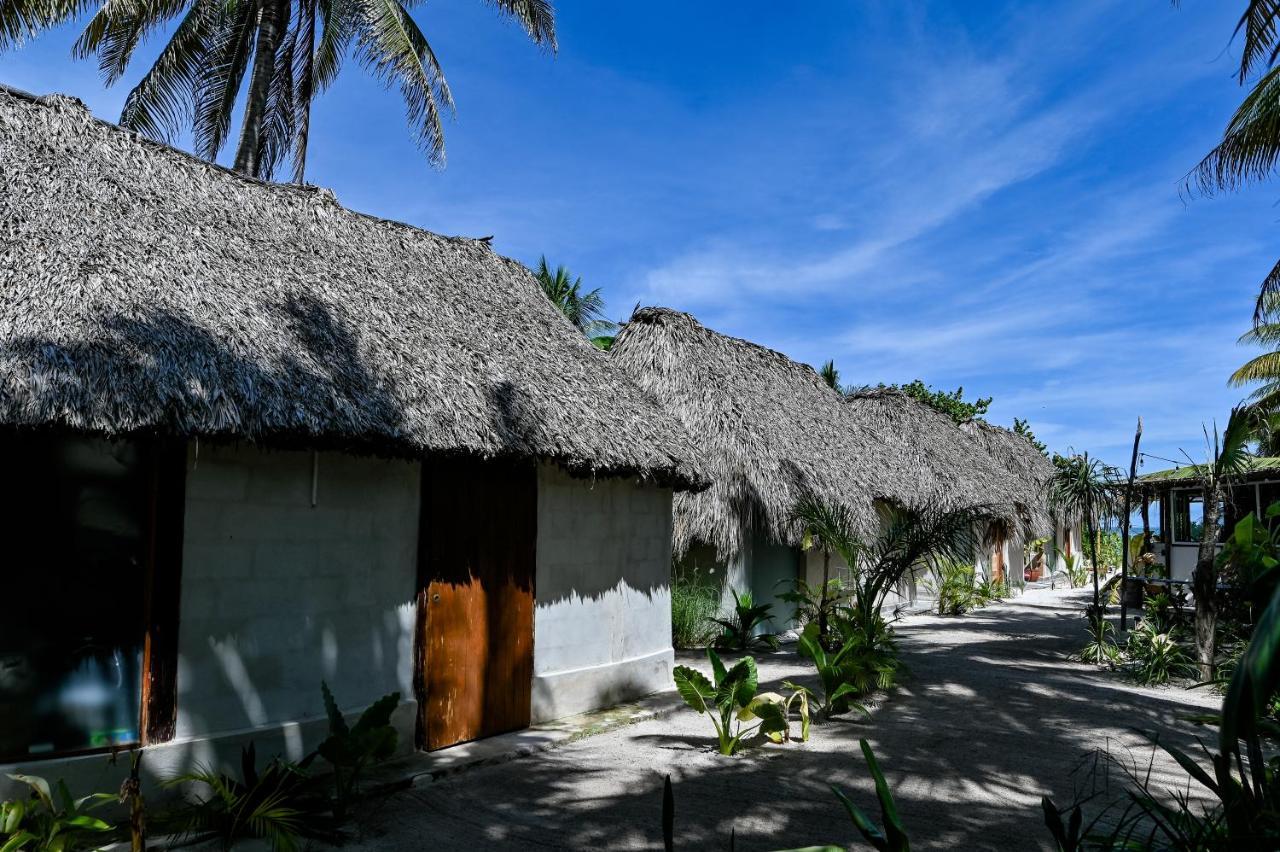 Casa Mate Beachfront Cabanas Эль-Куйо Экстерьер фото